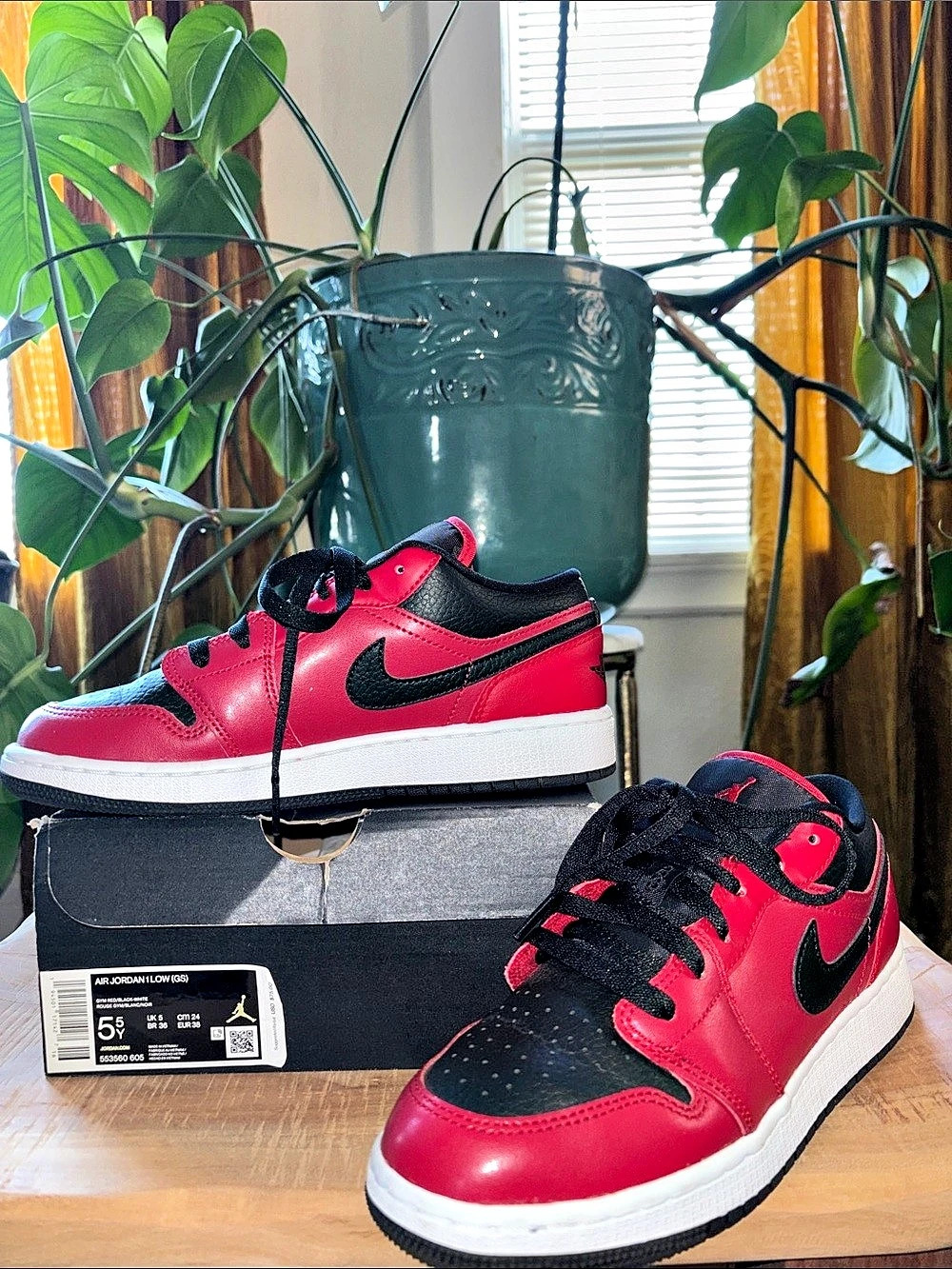 Nike Air Jordan 1 Low (GS) ) Red & Black US 5.5Y Good